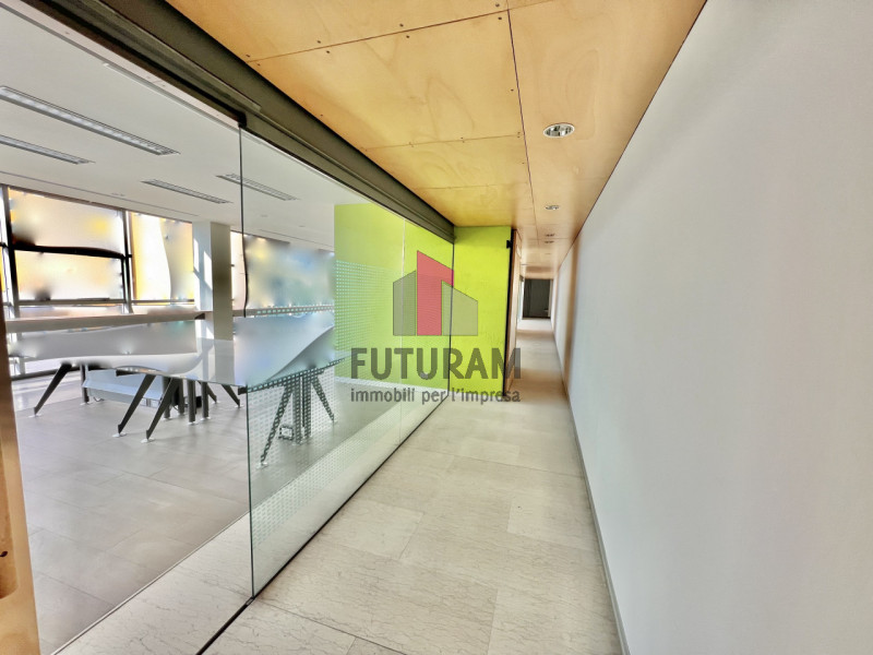 Immagine 5 di Capannone industriale in affitto  a Torri Di Quartesolo