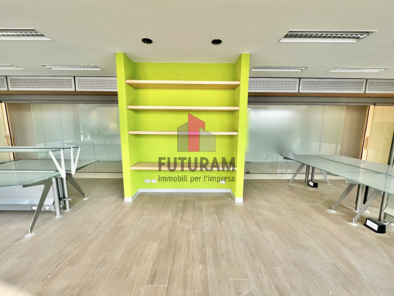 Immagine 7 di Capannone industriale in affitto  a Torri Di Quartesolo