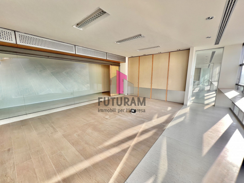 Immagine 9 di Capannone industriale in affitto  a Torri Di Quartesolo