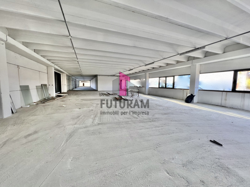Immagine 15 di Capannone industriale in affitto  a Torri Di Quartesolo