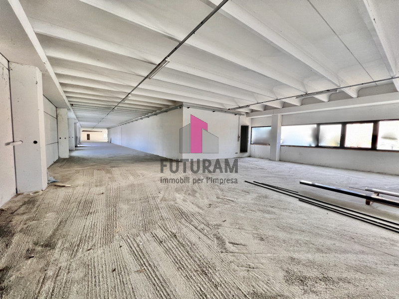 Immagine 16 di Capannone industriale in affitto  a Torri Di Quartesolo