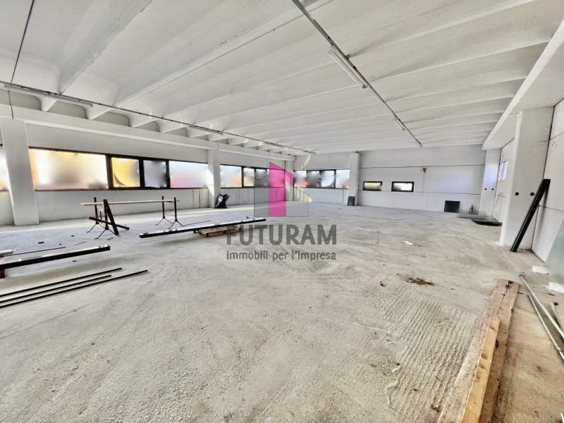 Immagine 17 di Capannone industriale in affitto  a Torri Di Quartesolo