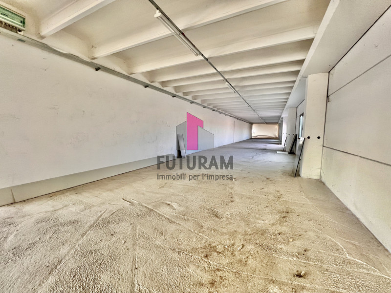 Immagine 18 di Capannone industriale in affitto  a Torri Di Quartesolo