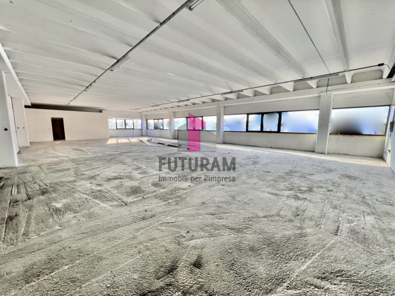 Immagine 19 di Capannone industriale in affitto  a Torri Di Quartesolo