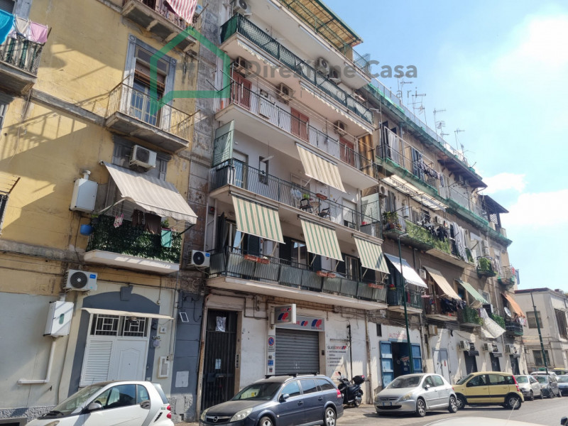 Immagine 3 di Appartamento in vendita  in Via Giuseppe Palmieri a Napoli