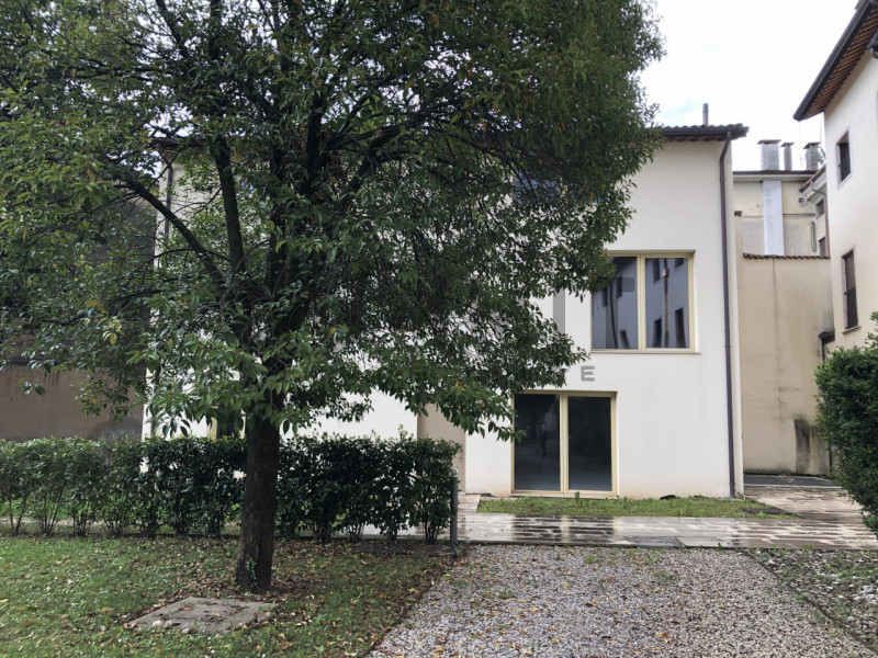 Immagine 5 di Villa in vendita  in schio a Schio
