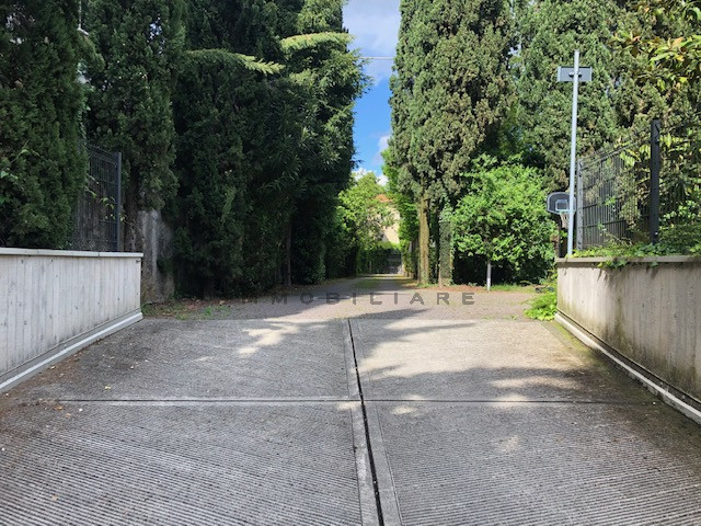 Immagine 9 di Villa in vendita  in schio a Schio