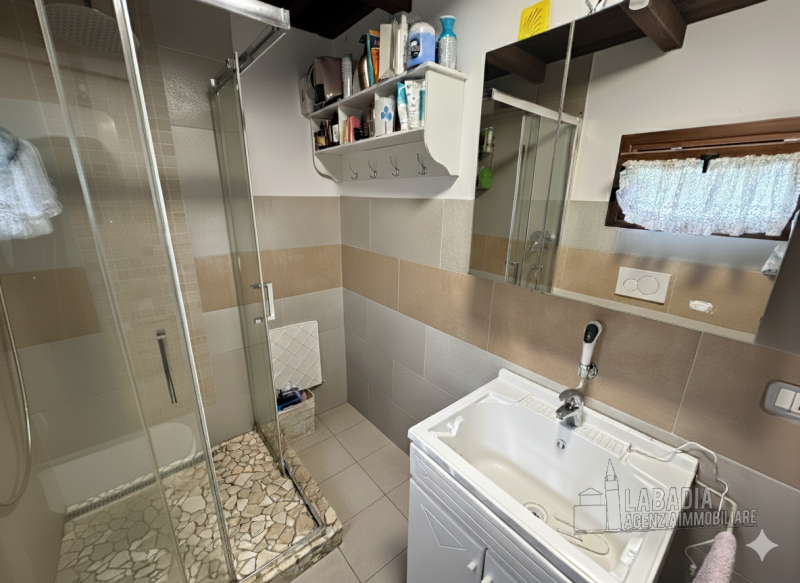 Immagine 43 di Casa indipendente in vendita  in Via Gardese 379 a Giacciano Con Baruchella