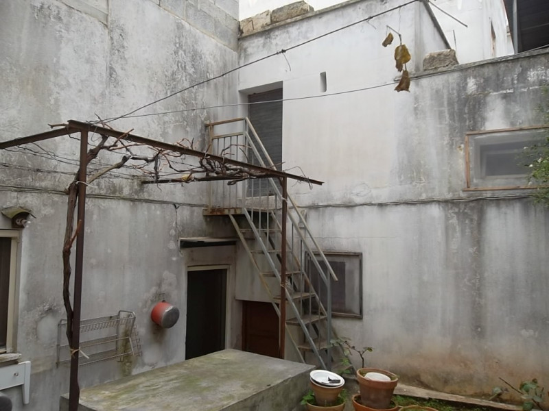 Immagine 15 di Casa indipendente in vendita  a Parabita