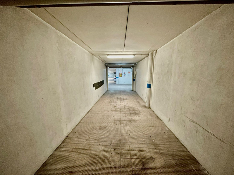 Immagine 3 di Garage in vendita  in GARAGE DOPPIO AUTOMATICO LARGO EUROPA RIF. 910 a Padova