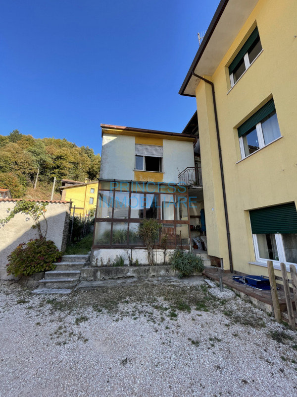 Immagine 1 di Villetta a schiera in vendita  a Torrebelvicino