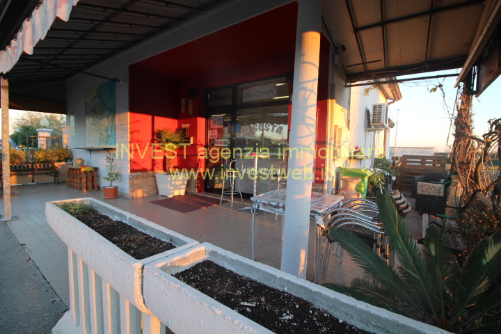 Immagine 1 di Attività commerciale in vendita  a Rosolina