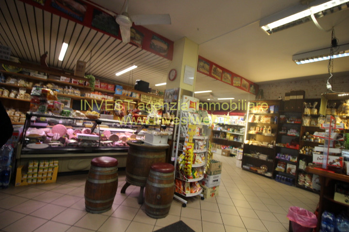 Immagine 3 di Attività commerciale in vendita  a Rosolina