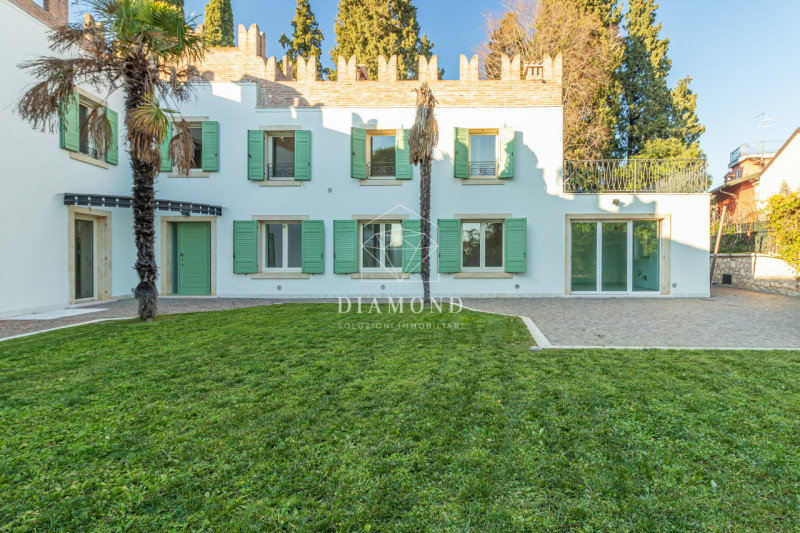 Immagine 6 di Villa in vendita  in Via Biondella a Verona