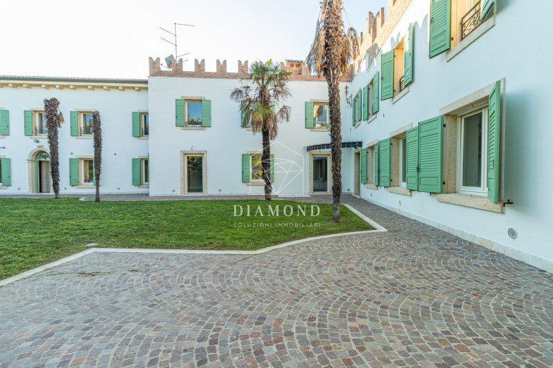 Immagine 7 di Villa in vendita  in Via Biondella a Verona