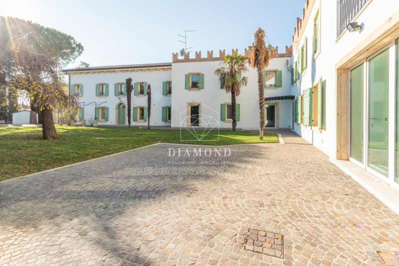 Immagine 8 di Villa in vendita  in Via Biondella a Verona