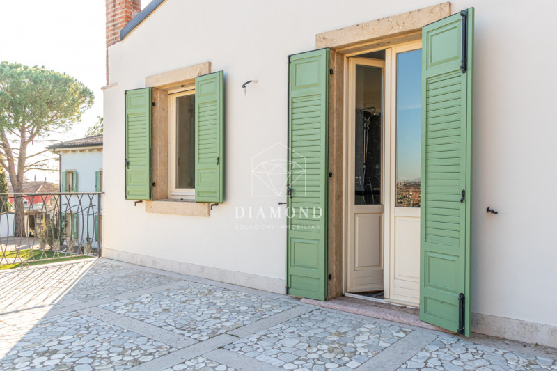 Immagine 9 di Villa in vendita  in Via Biondella a Verona