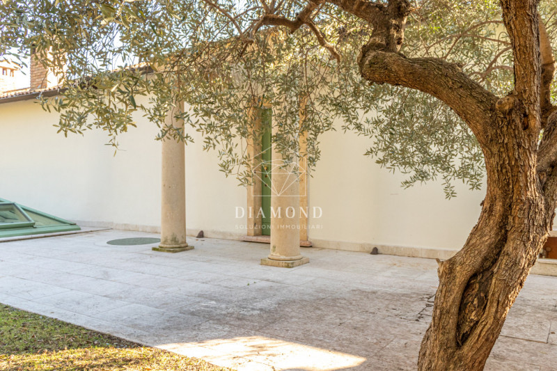 Immagine 10 di Villa in vendita  in Via Biondella a Verona