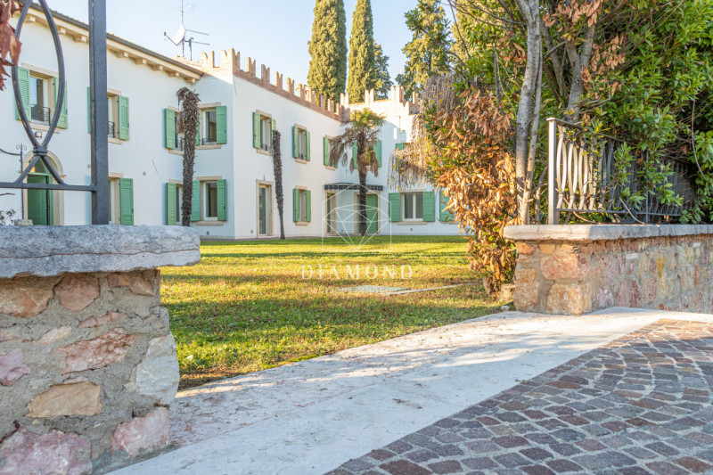 Immagine 13 di Villa in vendita  in Via Biondella a Verona