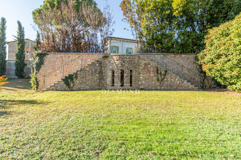 Immagine 14 di Villa in vendita  in Via Biondella a Verona