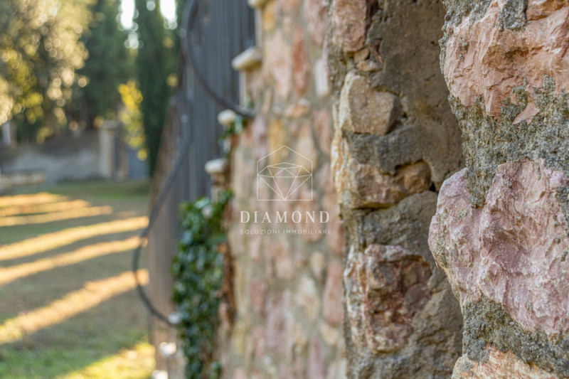 Immagine 16 di Villa in vendita  in Via Biondella a Verona