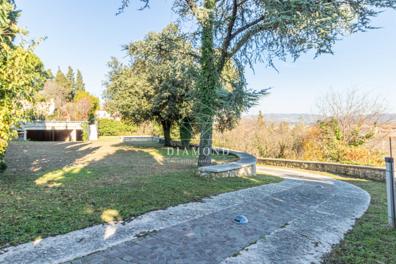 Immagine 20 di Villa in vendita  in Via Biondella a Verona
