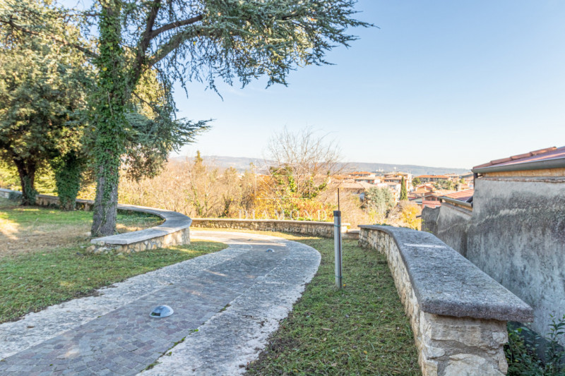 Immagine 21 di Villa in vendita  in Via Biondella a Verona