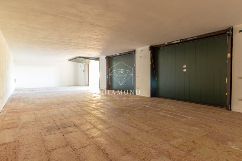 Immagine 27 di Villa in vendita  in Via Biondella a Verona