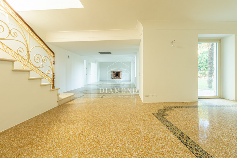 Immagine 28 di Villa in vendita  in Via Biondella a Verona