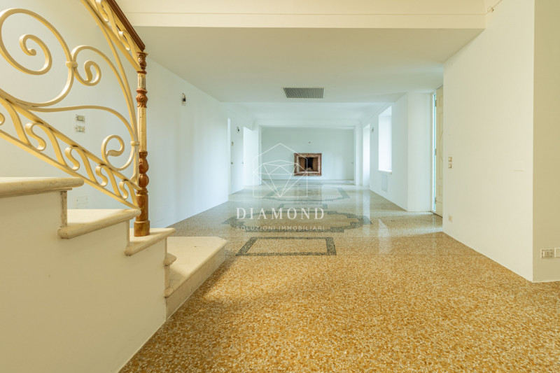 Immagine 29 di Villa in vendita  in Via Biondella a Verona