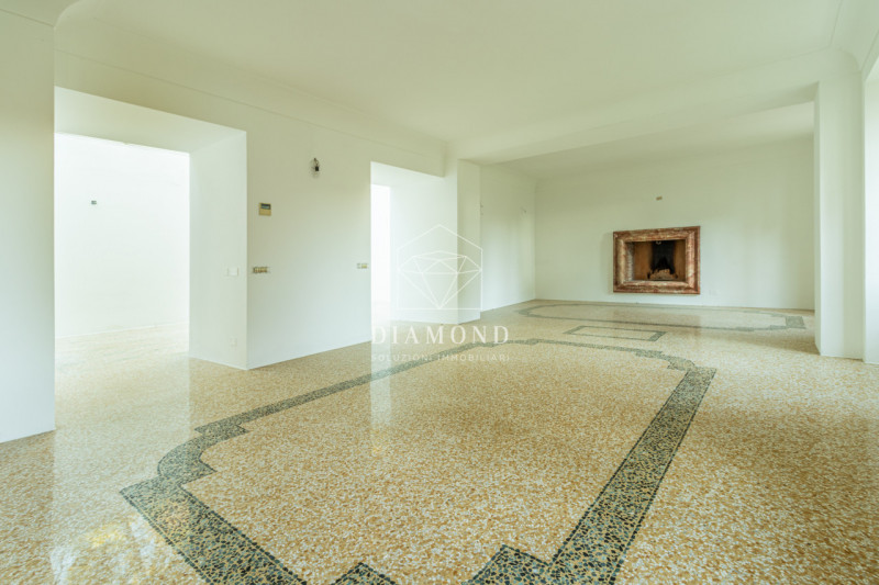 Immagine 32 di Villa in vendita  in Via Biondella a Verona