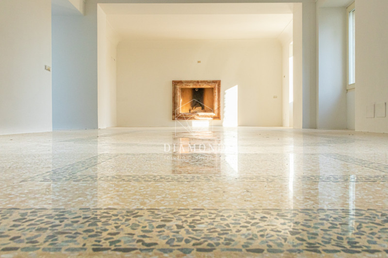 Immagine 34 di Villa in vendita  in Via Biondella a Verona