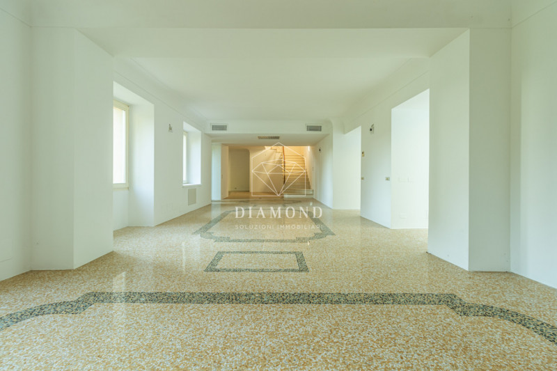 Immagine 35 di Villa in vendita  in Via Biondella a Verona