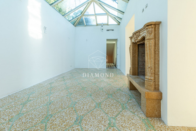 Immagine 36 di Villa in vendita  in Via Biondella a Verona