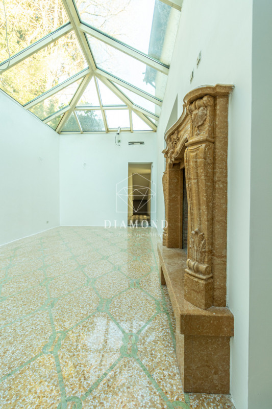 Immagine 37 di Villa in vendita  in Via Biondella a Verona