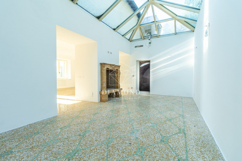 Immagine 39 di Villa in vendita  in Via Biondella a Verona