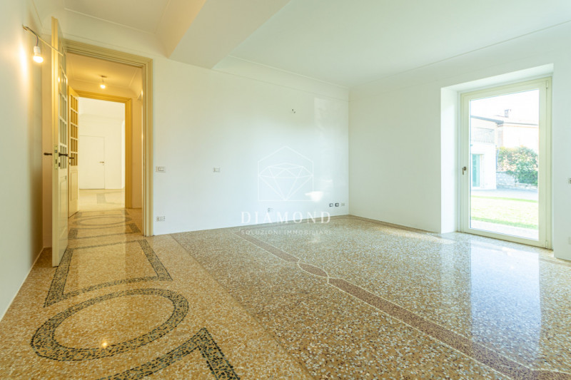 Immagine 43 di Villa in vendita  in Via Biondella a Verona