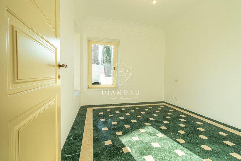 Immagine 45 di Villa in vendita  in Via Biondella a Verona