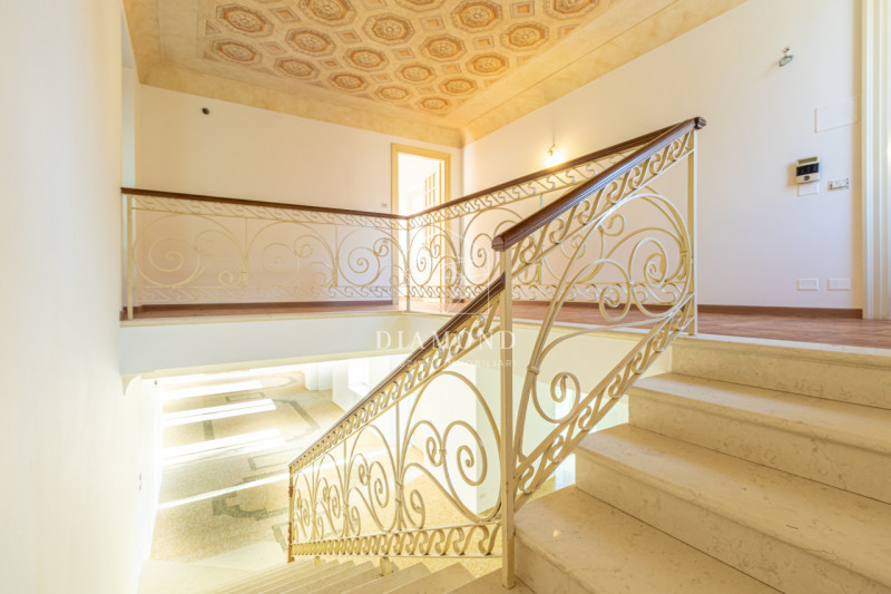 Immagine 49 di Villa in vendita  in Via Biondella a Verona