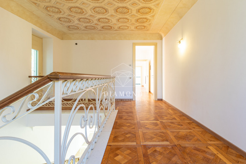 Immagine 53 di Villa in vendita  in Via Biondella a Verona