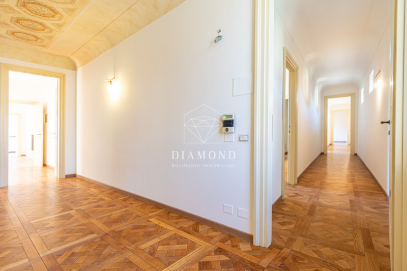 Immagine 54 di Villa in vendita  in Via Biondella a Verona