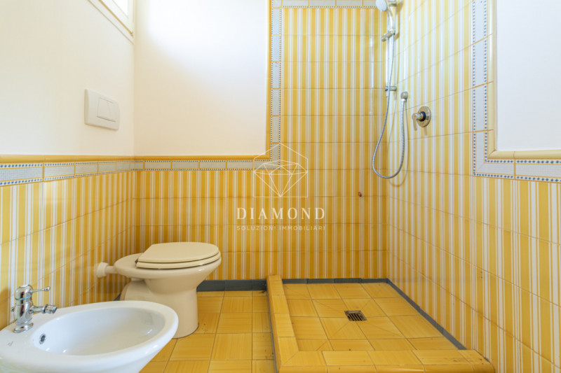 Immagine 69 di Villa in vendita  in Via Biondella a Verona