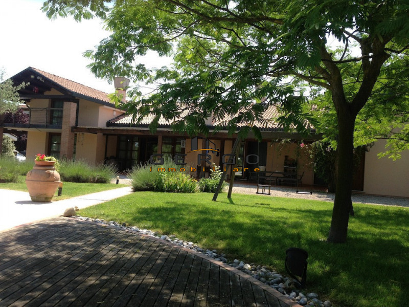 Immagine 10 di Villa in vendita  in Via Roma a San Biagio Di Callalta