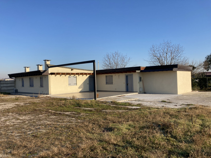 Immagine 1 di Capannone industriale in vendita  in VIA PIOVEGA a Piove Di Sacco