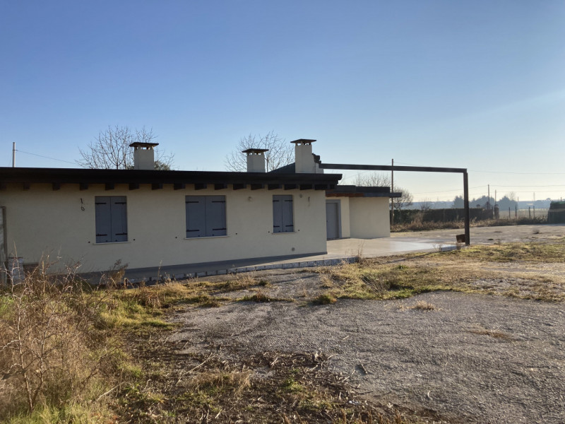 Immagine 2 di Capannone industriale in vendita  in VIA PIOVEGA a Piove Di Sacco