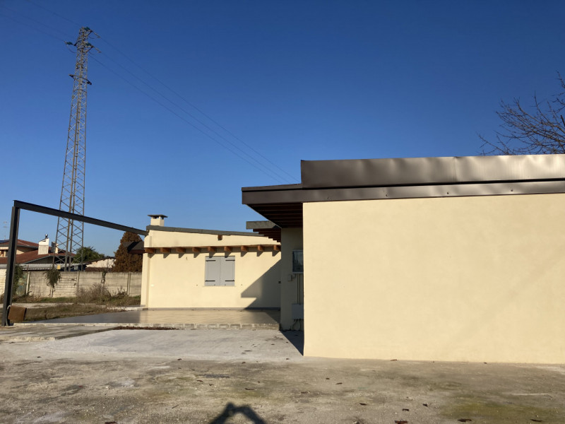 Immagine 11 di Capannone industriale in vendita  in VIA PIOVEGA a Piove Di Sacco