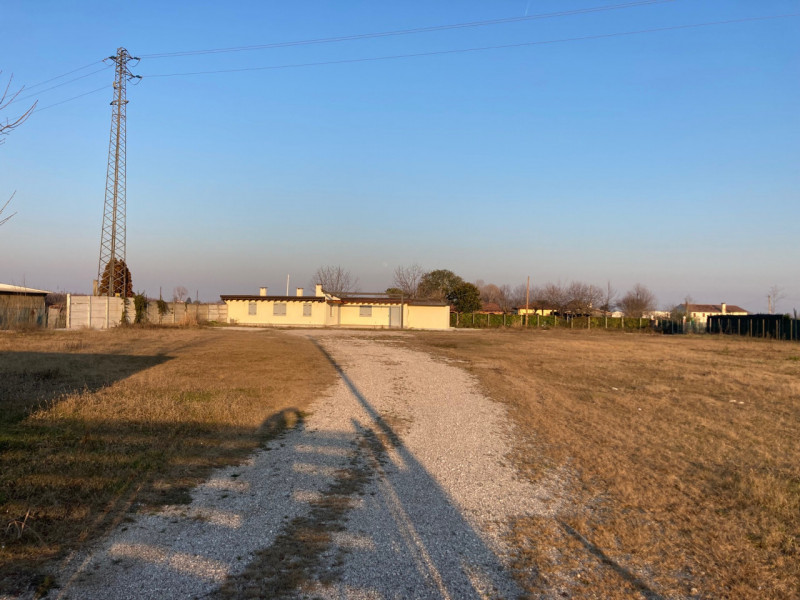 Immagine 15 di Capannone industriale in vendita  in VIA PIOVEGA a Piove Di Sacco