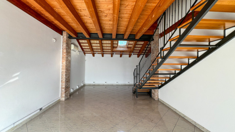 Immagine 4 di Negozio in vendita  in Piazza Carlo Rosso, 7 a Piove Di Sacco