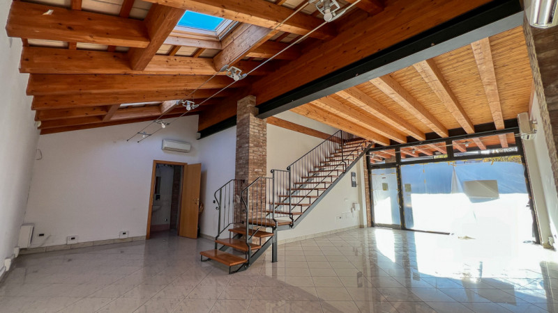 Immagine 5 di Negozio in vendita  in Piazza Carlo Rosso, 7 a Piove Di Sacco