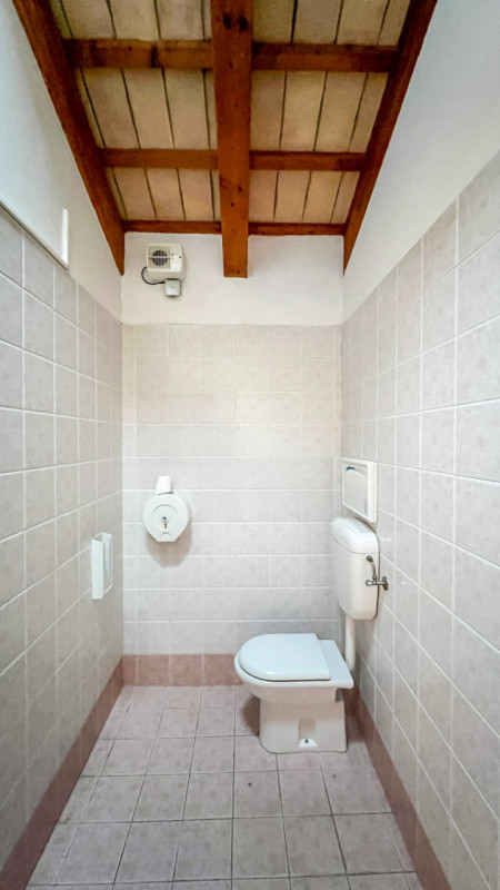 Immagine 10 di Negozio in vendita  in Piazza Carlo Rosso, 7 a Piove Di Sacco